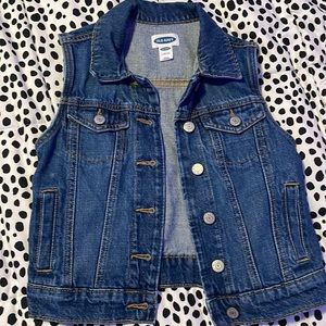 The brain is Old Navy and the color is dark blue